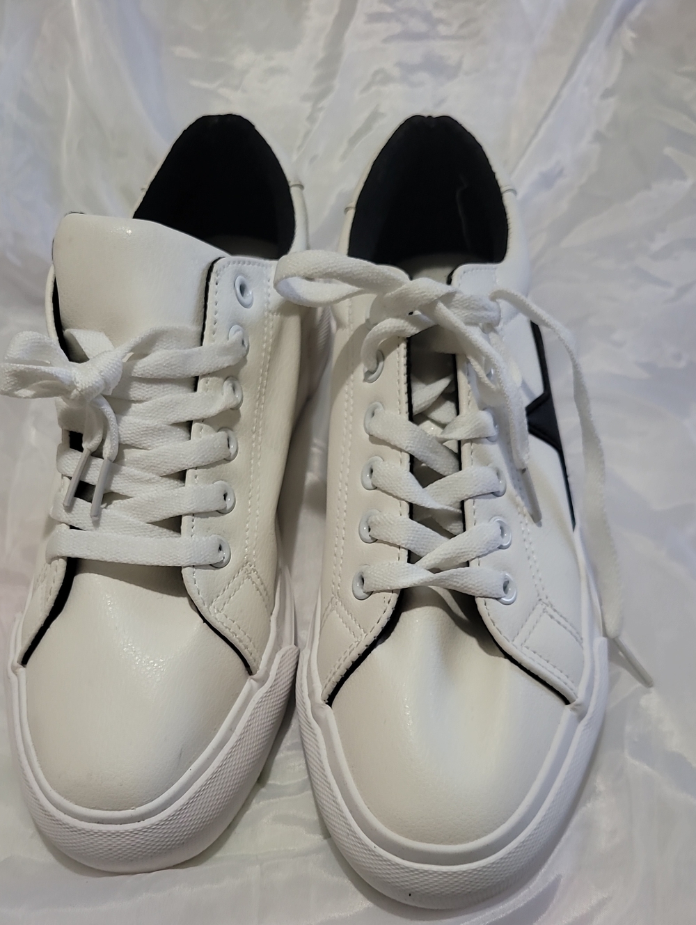 NWOT**White Sneakers with Black Star Accent Size 8-8M